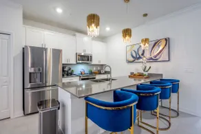 Luxury Chic Modern Home Prime Location - Image 3