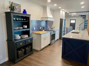 Perfect for Family Bay Views Luxe Chef’s Kitchen - Image 4