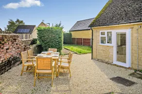 Cosy, excellently located, dog friendly - Ways End - Image 4