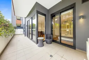 Modern 2BR Ground-Floor APT in Heart of Burwood - Image 3