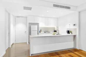 Modern 2BR Ground-Floor APT in Heart of Burwood - Image 5