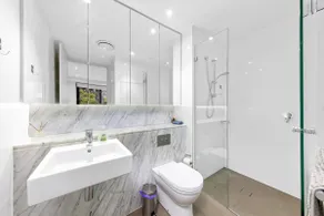 Modern 2BR Ground-Floor APT in Heart of Burwood - Image 4