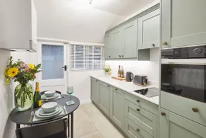 Host & Stay - Bentley Wynd - Image 3