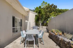 Spacious 4-Bed Family Retreat with Pool - Image 4