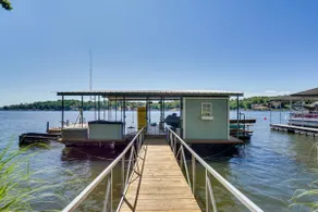 Lakefront Getaway in Gravois Mills - Image 2