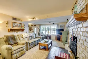 Lakefront Getaway in Gravois Mills - Image 3