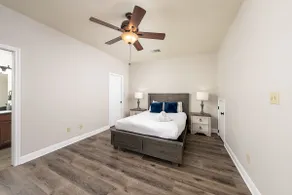 Upstay: Stylish 4BR Getaway in Vibrant East Austin - Image 2
