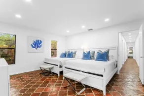 Villa Pine - Heated Pool near Town Center Mall - Image 5