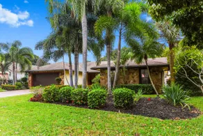 Villa Pine - Heated Pool near Town Center Mall - Image 2