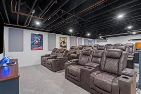 Landing(43M0)- Sleeps 20 + Airway Strip + Hot Tub - Image 5
