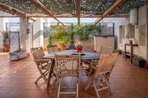 AT018 Penthouse with pool and A/C, 5 minutes from the beach - Image 2