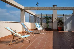 AT018 Penthouse with pool and A/C, 5 minutes from the beach - Image 4