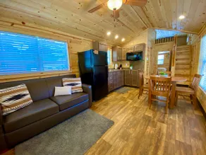 Riverfront Deluxe Cabin B - Hot Tub Access - Image 4