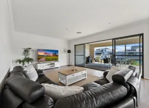 Mariners Cove Luxury Canal Home - Image 4