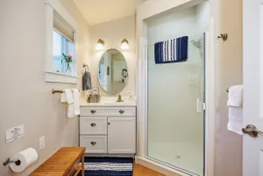 Hanna's House | Downtown Retreat, Steps to OSF - Image 4
