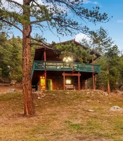 Mountain Retreat • Huge Deck • Stunning Views - Image 3