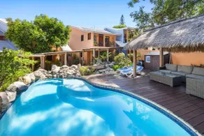 L'Auberge Noosa - Image 1