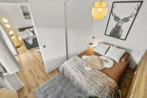 Beautiful renovated apartment - Image 3