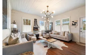 Round Top charm w/POOL and outdoor dining - Image 3
