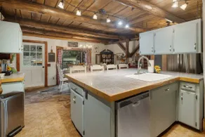 Log Cabin/100 acres/One of a kind/Wifi-Cuddly Cow - Image 5