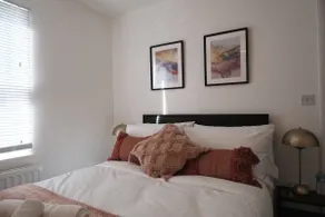 DLuxe Living Estates – Spacious 4BR Aylesbury Home - Image 3