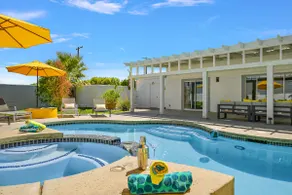 Rock N Royalty: Pool, Spa, Fire Pit, Pool Table! - Image 5