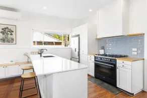 Fairbairn Family Beach Bungalow - Image 4