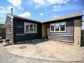 Norton sommerhus ligger på en privat ejendom. - Image 3