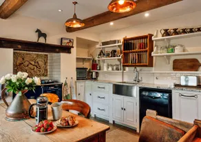 Maison avec barbecue, jacuzzi et terrasse - Image 3