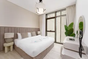 Luxe 1-Bedroom Elegance in Palace Residences - Image 2