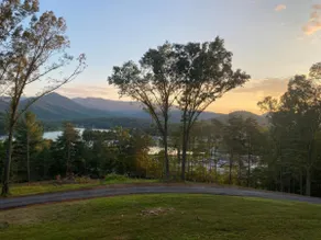 Glamp House Lake and Mountain Views Hot Tub by Hiawassee Glamping - Image 5