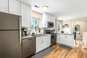 New! Spacious 1BR King Suite, Prime Location - Image 3