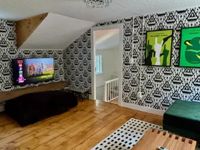 Stylish, Spotless, Ping-Pong, Gas Fireplace! - Image 3