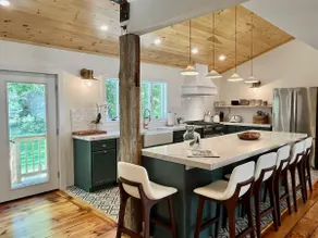 Stylish, Spotless, Ping-Pong, Gas Fireplace! - Image 5