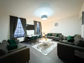 Superior 4 Bedroom Apartment 2 - Image 2