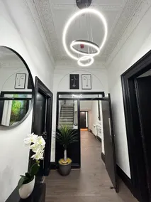 Superior 4 Bedroom Apartment 2 - Image 3