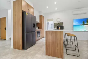 Storey Time I 2BR Townhouse for Melbourne Travel - Image 5