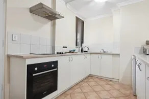 South Perth Garden Apt | Free Parking + River Walk - Image 4