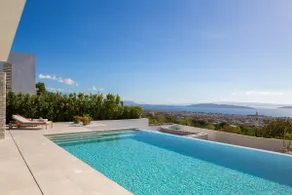 Weiträumige Villa mit Pool, Grill und Garten | Poolblick - Image 3