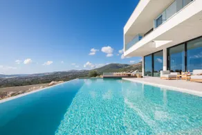 Weiträumige Villa mit Pool, Grill und Garten | Poolblick - Image 2