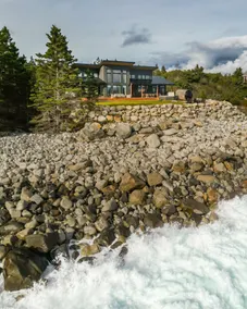 Majestic Oceanfront Chalet- Hot Tub & Sauna - Image 5