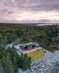 Majestic Oceanfront Chalet- Hot Tub & Sauna - Image 4