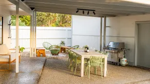 Big Isle Retreat - Walk to Beach, Pool Table, BBQ! - Image 4