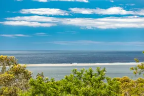 Coastal Cove + stunning views + pool table + lake - Image 4
