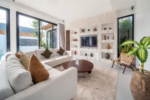 Seaside 3 BR Villa, Walking Distance to Beach - Image 2