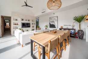 Seaside 3 BR Villa, Walking Distance to Beach - Image 3