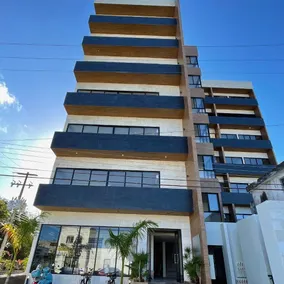 Brand New Condo with Rooftop Pool - Image 5