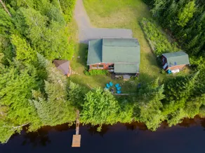 Bohôme, wooden chalet, river front - Image 3