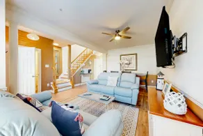 Pet-Friendly Five Points Townhome with Pool - Image 3