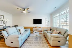 Pet-Friendly Five Points Townhome with Pool - Image 2